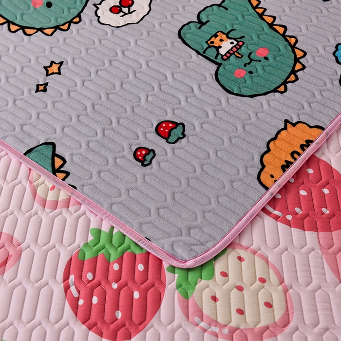 91家纺网 家纺一手货源 找家纺 床笠人家 2025新款A棉B绒-双面防水护理垫大床款 幸运草莓