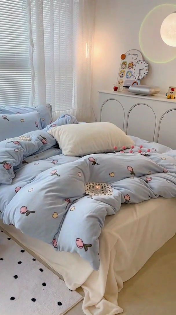 91家纺网 家纺一手货源 找家纺 昔可家纺 2023新款高克重印花牛奶绒小清新系列四件套 奶蓝爱心郁金香