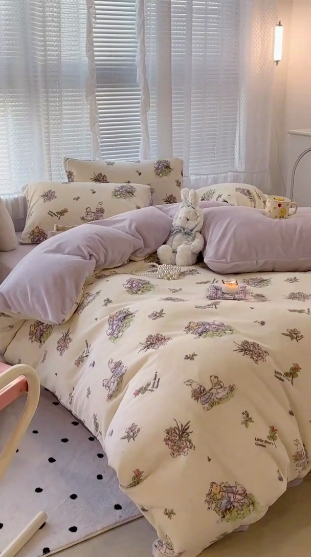 91家纺网 家纺一手货源 找家纺 昔可家纺 2023新款高克重印花牛奶绒小清新系列四件套 小熊花园