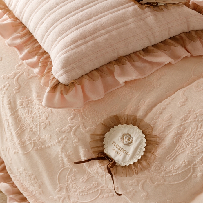 91家纺网 家纺一手货源 找家纺 总2024高克重A类牛奶绒蕾丝荷叶边夹棉床盖三件套