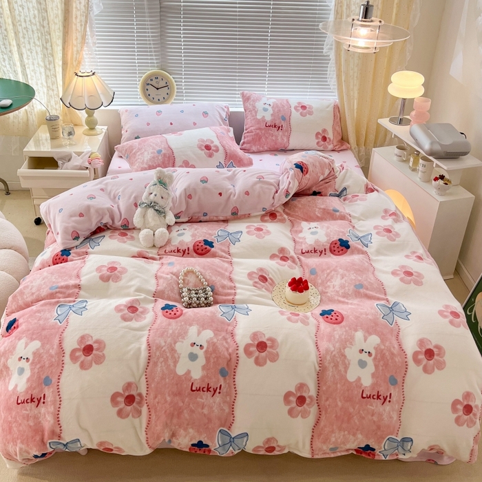 91家纺网 家纺一手货源 找家纺 昔可家纺 2023新款高克重印花牛奶绒小清新系列四件套 油画小兔