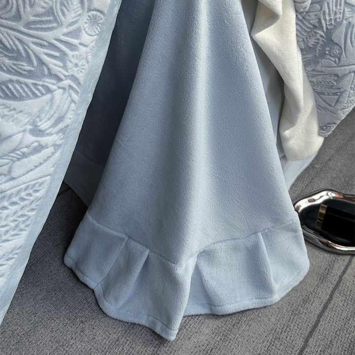 91家纺网 家纺一手货源 找家纺 宅家居 2023新款高奢加厚A类高克重浮雕花绒剪花烂花牛奶绒四件套 布鲁斯-浅蓝