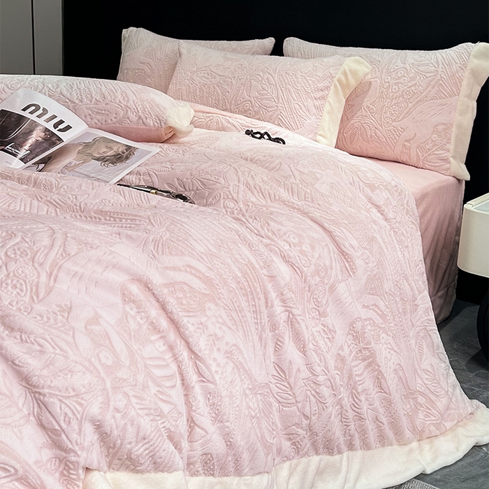 91家纺网 家纺一手货源 找家纺 宅家居 2023新款高奢加厚A类高克重浮雕花绒剪花烂花牛奶绒四件套 布鲁斯-粉色