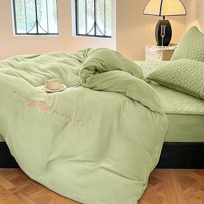 91家纺网 家纺一手货源 找家纺 欧邦 新款轻奢牛奶绒刺绣四件套 芥末绿