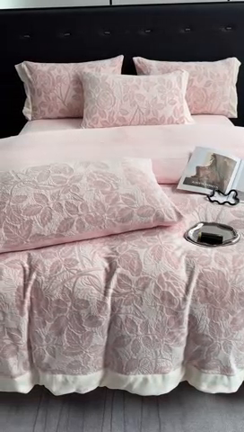 91家纺网 家纺一手货源 找家纺 宅家居 2023新款高奢加厚A类高克重浮雕花绒剪花烂花牛奶绒四件套 爱意浓-粉色