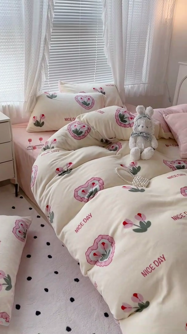 91家纺网 家纺一手货源 找家纺 昔可家纺 2023新款高克重印花牛奶绒小清新系列四件套 粉心郁金香