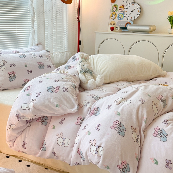 91家纺网 家纺一手货源 找家纺 昔可家纺 2023新款高克重印花牛奶绒小清新系列四件套 萌萌粉底郁金香兔