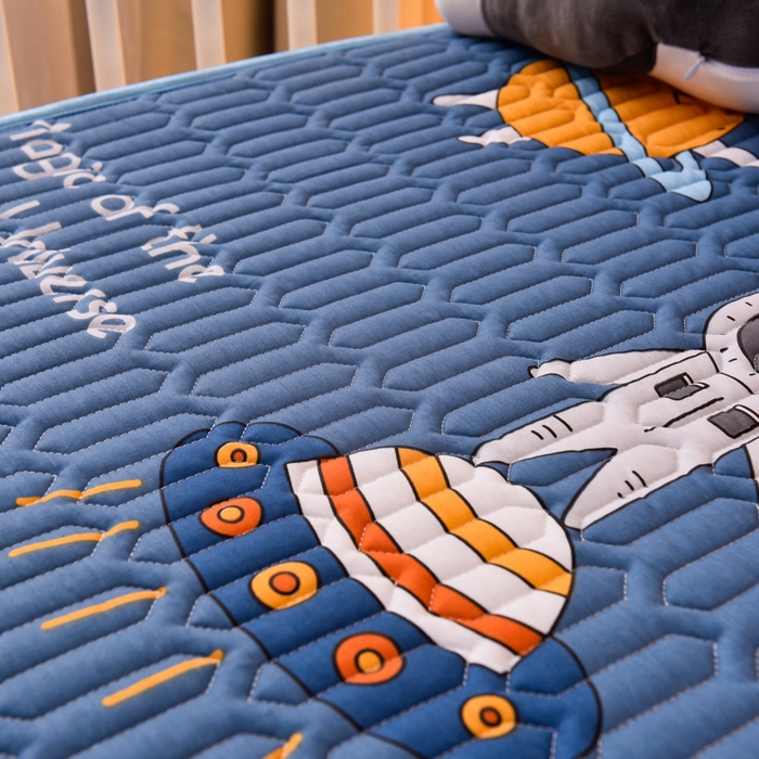 91家纺网 家纺一手货源 找家纺 床笠人家 2025新款A棉B绒-双面防水护理垫儿童床 快乐宇航员