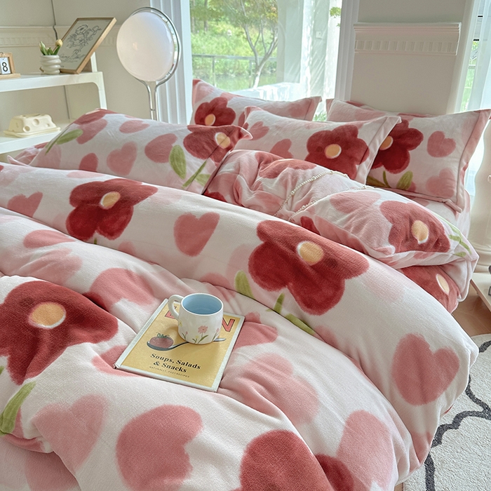 91家纺网 家纺一手货源 找家纺 2024秋冬新款牛奶绒单被套 浅浅花香