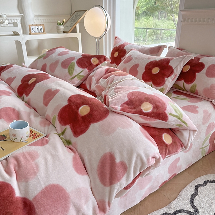 91家纺网 家纺一手货源 找家纺 2024秋冬新款牛奶绒单被套 浅浅花香