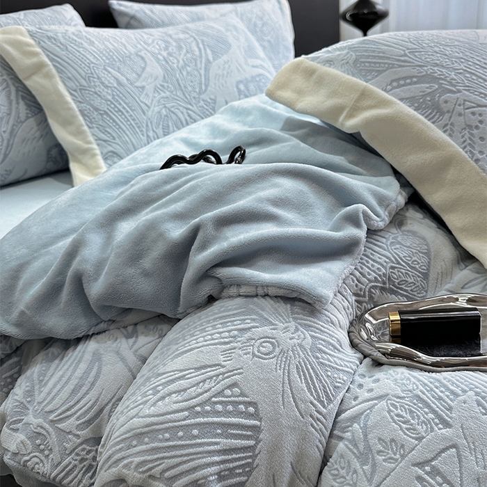 91家纺网 家纺一手货源 找家纺 宅家居 2023新款高奢加厚A类高克重浮雕花绒剪花烂花牛奶绒四件套 布鲁斯-浅蓝