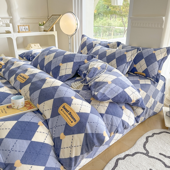 91家纺网 家纺一手货源 找家纺 2024秋冬新款牛奶绒单被套 英伦时光