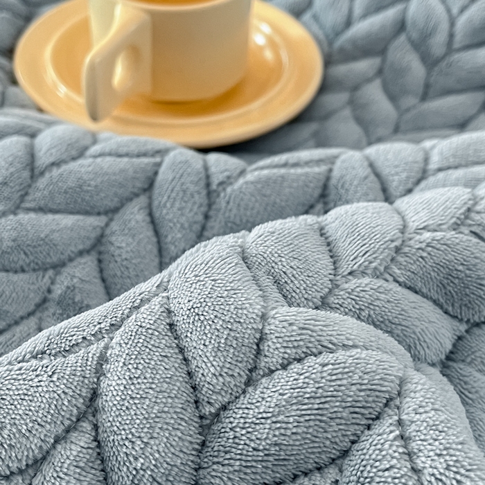 91家纺网 家纺一手货源 找家纺 欧邦 新款轻奢牛奶绒刺绣夹棉床笠三件套 蔚蓝