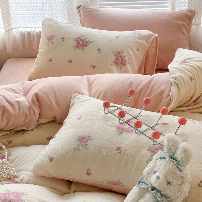 91家纺网 家纺一手货源 找家纺 昔可家纺 2023新款高克重印花牛奶绒小清新系列四件套 午后茶花