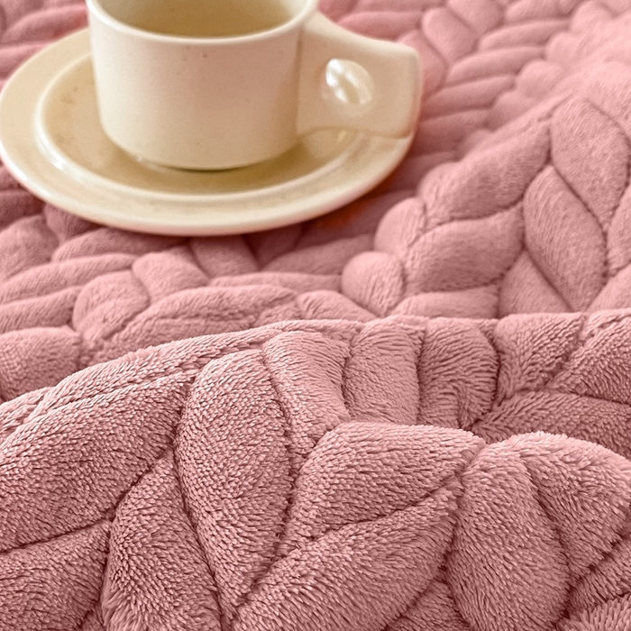 91家纺网 家纺一手货源 找家纺 欧邦 新款轻奢牛奶绒刺绣夹棉床笠三件套 胭脂粉