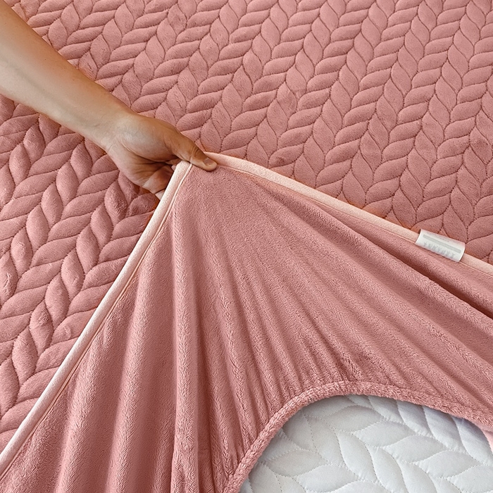 91家纺网 家纺一手货源 找家纺 欧邦 新款轻奢牛奶绒刺绣四件套 胭脂粉