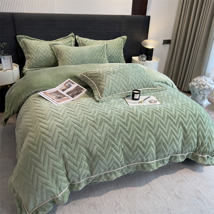 91家纺网 家纺一手货源 找家纺 丝幔家纺 2025新款W牛奶雕花绒四件套 W牛油果绿