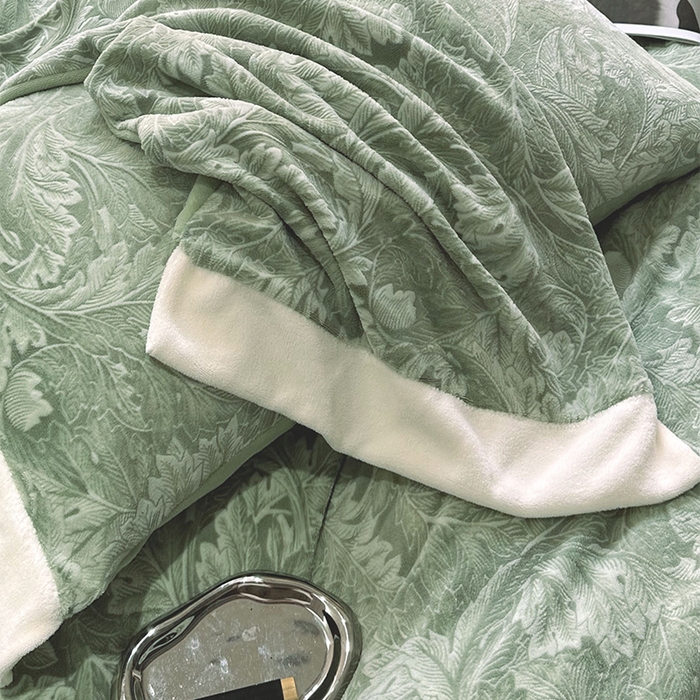 91家纺网 家纺一手货源 找家纺 宅家居 2023新款高奢加厚A类高克重浮雕花绒剪花烂花牛奶绒四件套 叶维-松绿
