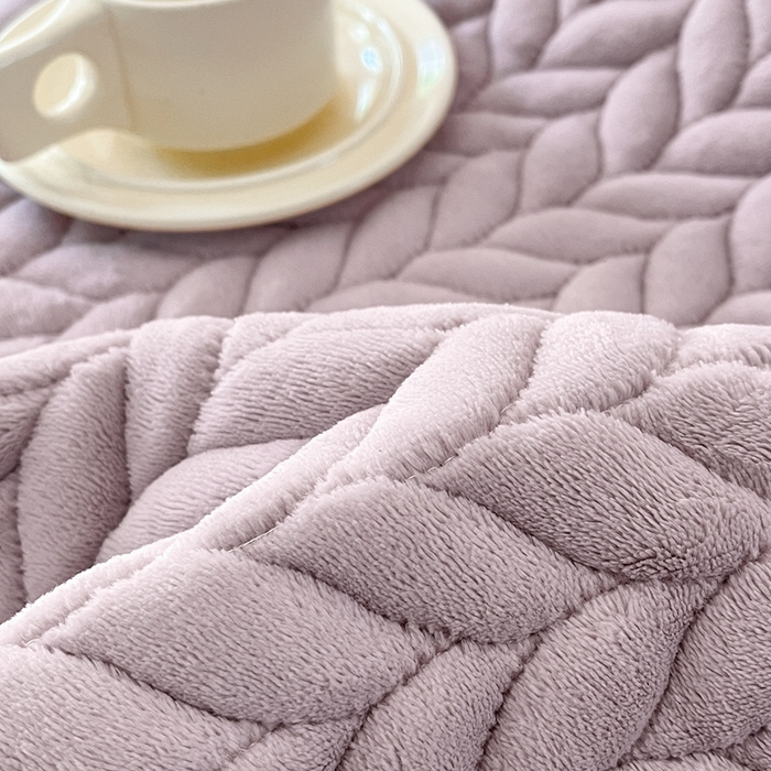 91家纺网 家纺一手货源 找家纺 欧邦 新款轻奢牛奶绒刺绣夹棉床笠三件套 紫霞