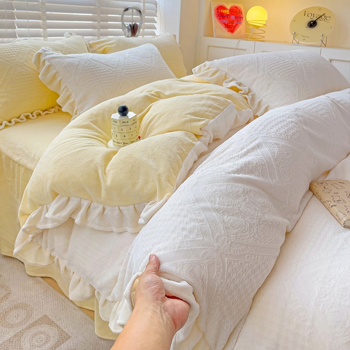 91家纺网 家纺一手货源 找家纺 静家居 2024牛奶绒韩版花边提花四件套 卡罗琳-白