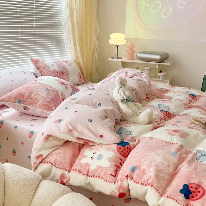 91家纺网 家纺一手货源 找家纺 昔可家纺 2023新款高克重印花牛奶绒小清新系列四件套 油画小兔