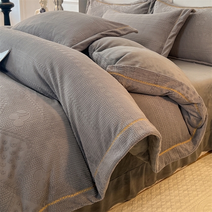 91家纺网 家纺一手货源 找家纺 （总）暖洋 2024新款a类高克重暖芙绒立体烂花雕花绒纯色牛奶绒四件套