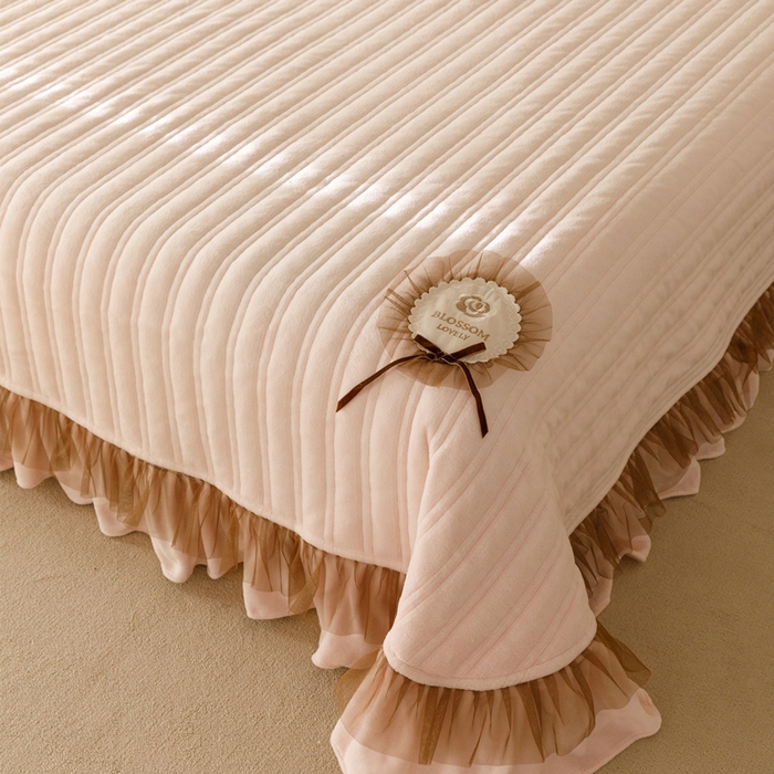 91家纺网 家纺一手货源 找家纺 总2024高克重A类牛奶绒蕾丝荷叶边夹棉床盖三件套