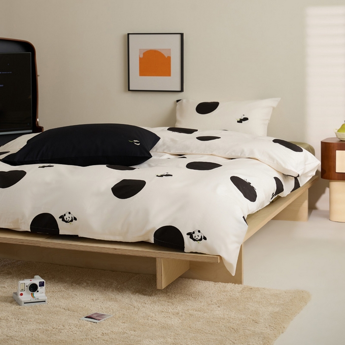 91家纺网 家纺一手货源 找家纺 雅居纺家纺 2023新款13070全棉混搭绣花款四件套 波点熊猫