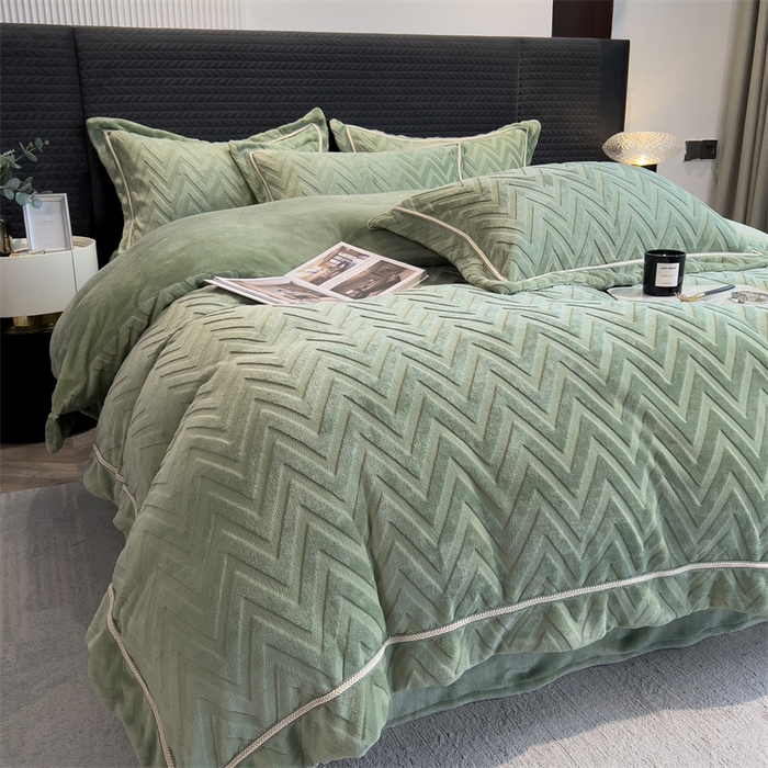 91家纺网 家纺一手货源 找家纺 丝幔家纺 2025新款W牛奶雕花绒四件套 W牛油果绿