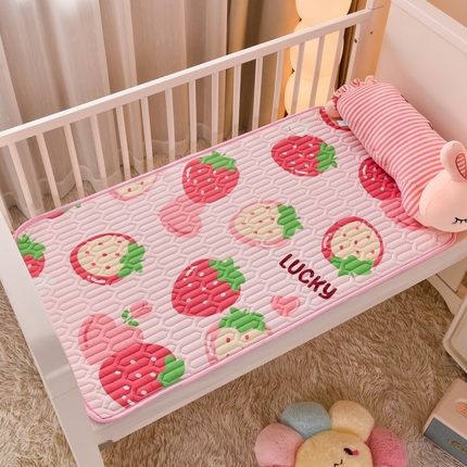 91家纺网 家纺一手货源 找家纺 床笠人家 2025新款A棉B绒-双面防水护理垫儿童床 幸运草莓