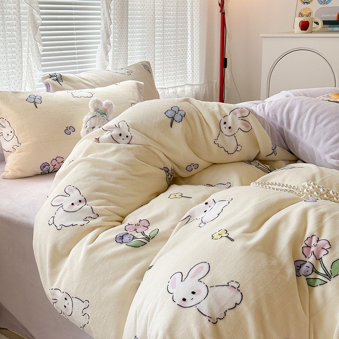 91家纺网 家纺一手货源 找家纺 昔可家纺 2023新款高克重印花牛奶绒小清新系列四件套 花小兔