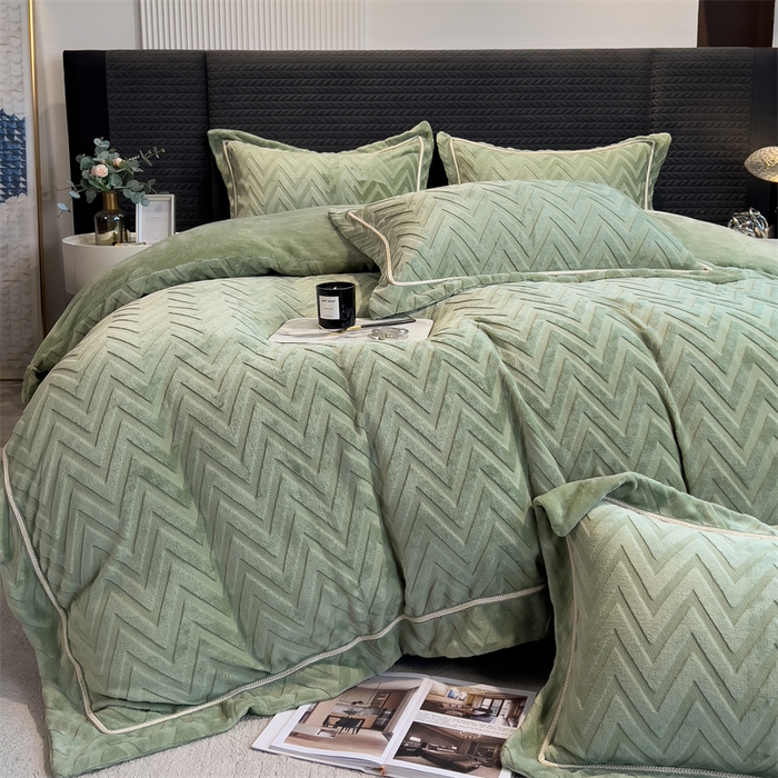 91家纺网 家纺一手货源 找家纺 丝幔家纺 2025新款W牛奶雕花绒四件套 W牛油果绿