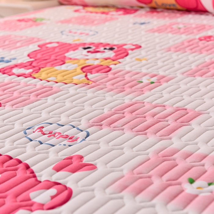 91家纺网 家纺一手货源 找家纺 床笠人家 2025新款A棉B绒-双面防水护理垫大床款 草莓熊