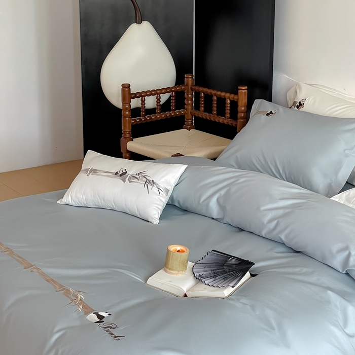 91家纺网 家纺一手货源 找家纺 沐白家居 2023长绒棉绣花四件套-奶熊起司 飘蓝