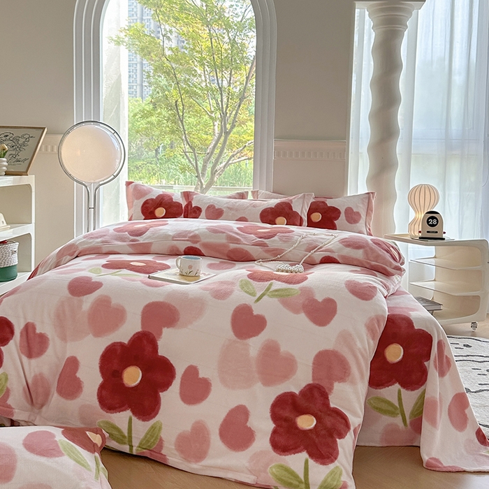 91家纺网 家纺一手货源 找家纺 2024秋冬新款牛奶绒单被套 浅浅花香