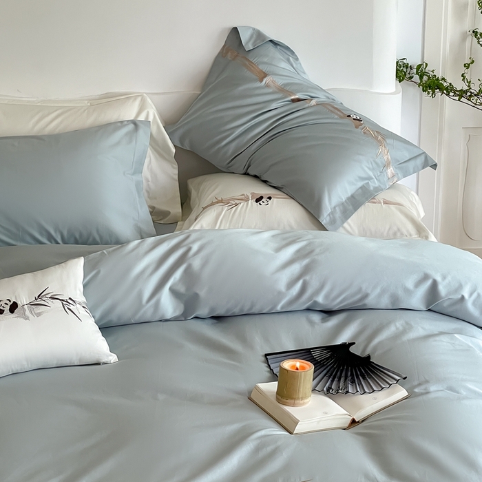 91家纺网 家纺一手货源 找家纺 沐白家居 2023长绒棉绣花四件套-奶熊起司 飘蓝