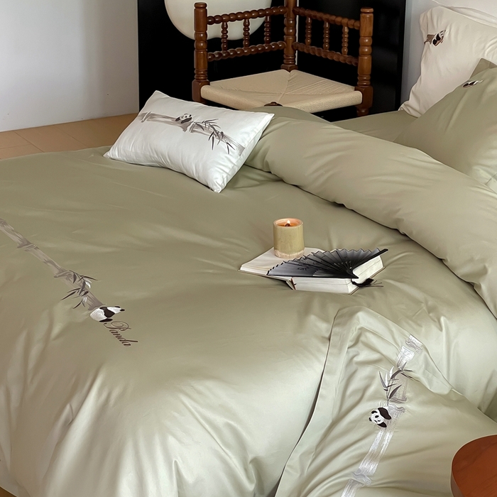 91家纺网 家纺一手货源 找家纺 沐白家居 2023长绒棉绣花四件套-奶熊起司 竹青绿