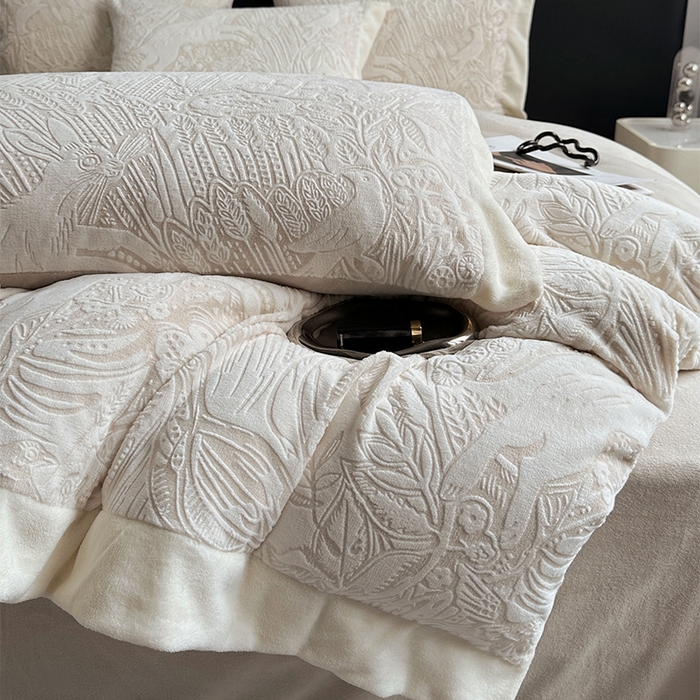 91家纺网 家纺一手货源 找家纺 宅家居 2023新款高奢加厚A类高克重浮雕花绒剪花烂花牛奶绒四件套 布鲁斯-杏色