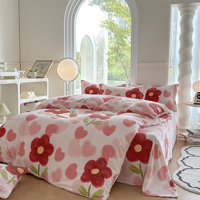 91家纺网 家纺一手货源 找家纺 2024秋冬新款牛奶绒单被套 浅浅花香