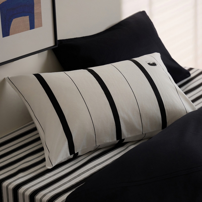 91家纺网 家纺一手货源 找家纺 雅居纺家纺 2023新款13070全棉混搭绣花款四件套 黑白条纹