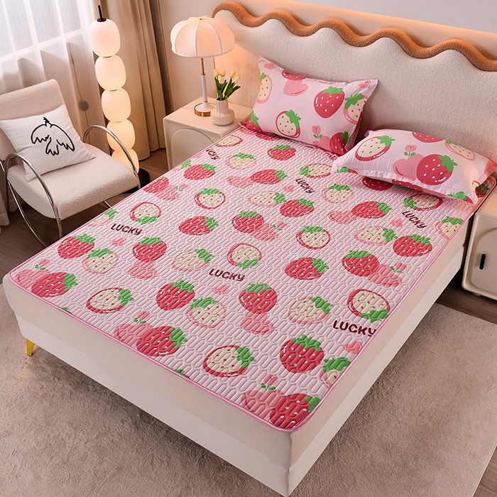 91家纺网 家纺一手货源 找家纺 床笠人家 2025新款A棉B绒-双面防水护理垫大床款 幸运草莓