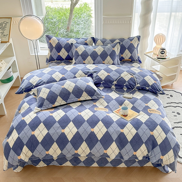 91家纺网 家纺一手货源 找家纺 2024秋冬新款牛奶绒单被套 英伦时光