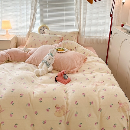 昔可家纺 2023新款高克重印花牛奶绒小清新系列四件套 天鹅玫瑰