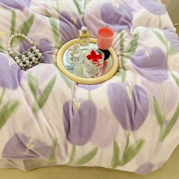 91家纺网 家纺一手货源 找家纺 昔可家纺 2023新款高克重印花牛奶绒小清新系列四件套 雾紫郁金香