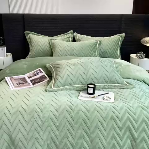 91家纺网 家纺一手货源 找家纺 丝幔家纺 2025新款W牛奶雕花绒四件套 W牛油果绿