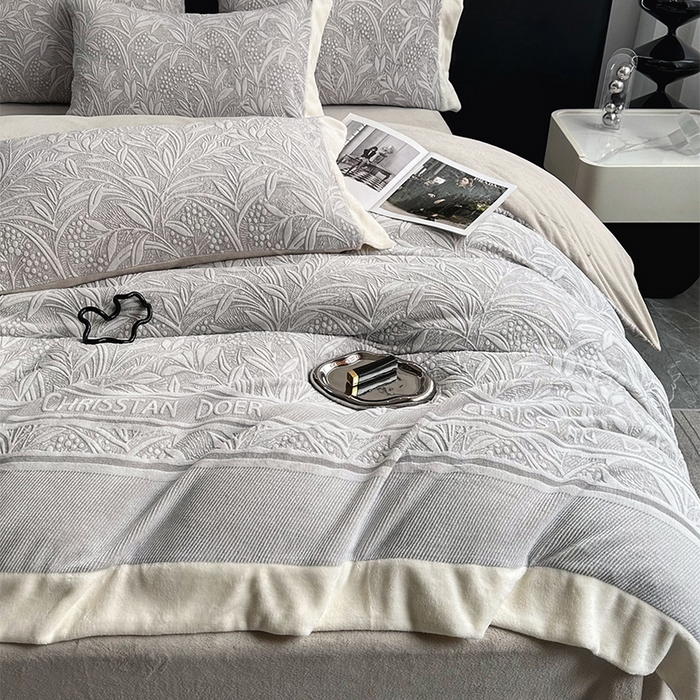 91家纺网 家纺一手货源 找家纺 宅家居 2023新款高奢加厚A类高克重浮雕花绒剪花烂花牛奶绒四件套 芳华-灰咖