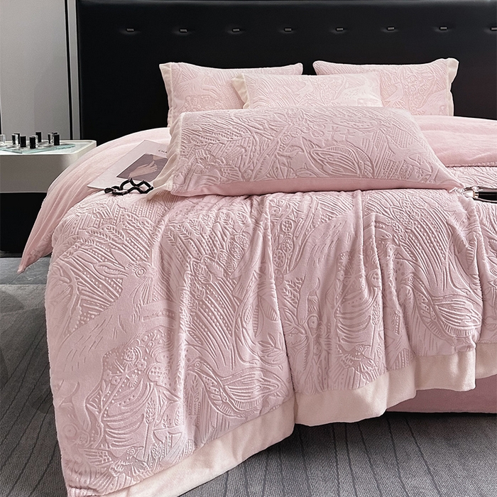 91家纺网 家纺一手货源 找家纺 宅家居 2023新款高奢加厚A类高克重浮雕花绒剪花烂花牛奶绒四件套 布鲁斯-粉色