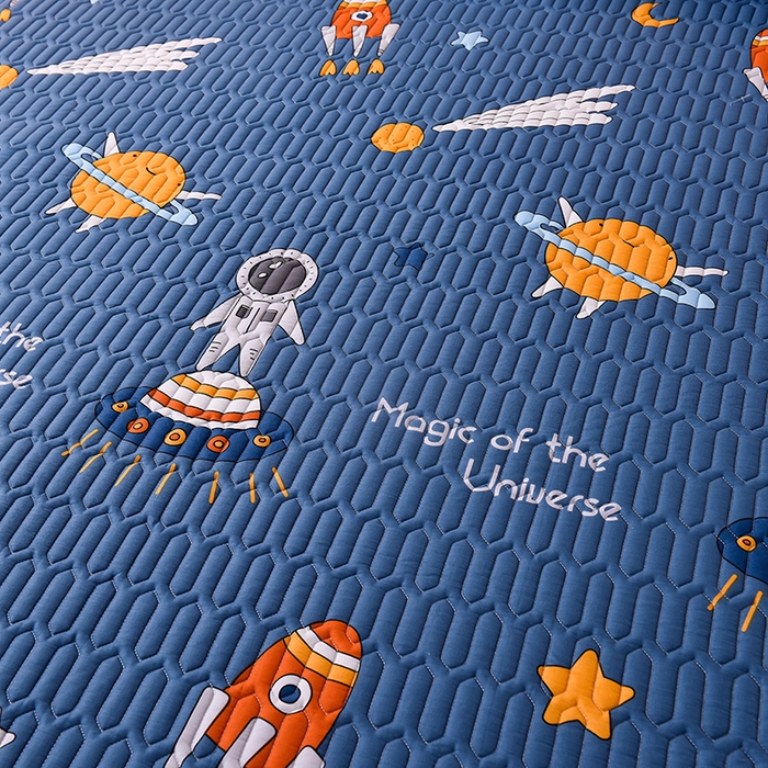 91家纺网 家纺一手货源 找家纺 床笠人家 2025新款A棉B绒-双面防水护理垫大床款 快乐宇航员