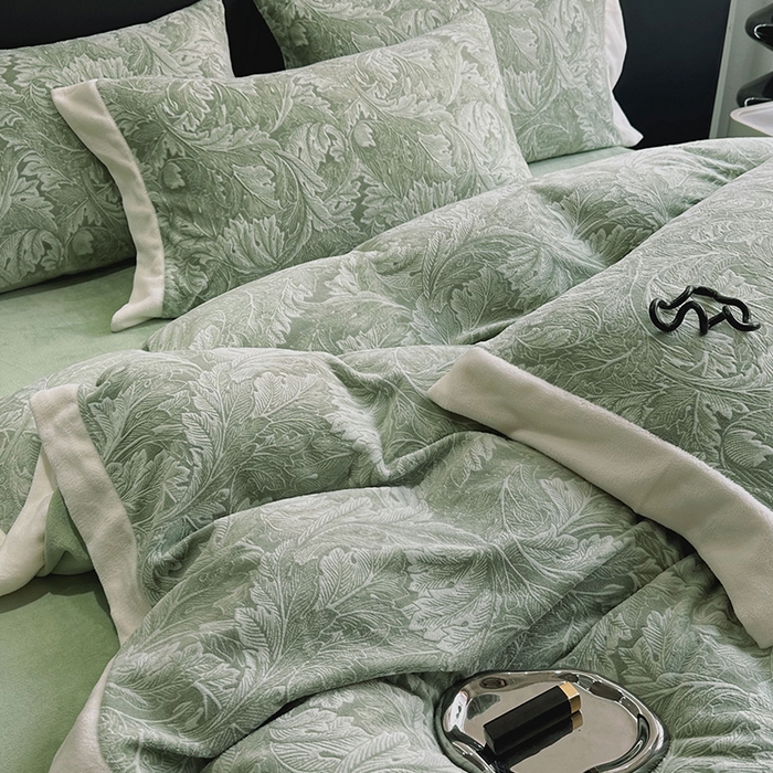 91家纺网 家纺一手货源 找家纺 宅家居 2023新款高奢加厚A类高克重浮雕花绒剪花烂花牛奶绒四件套 叶维-松绿