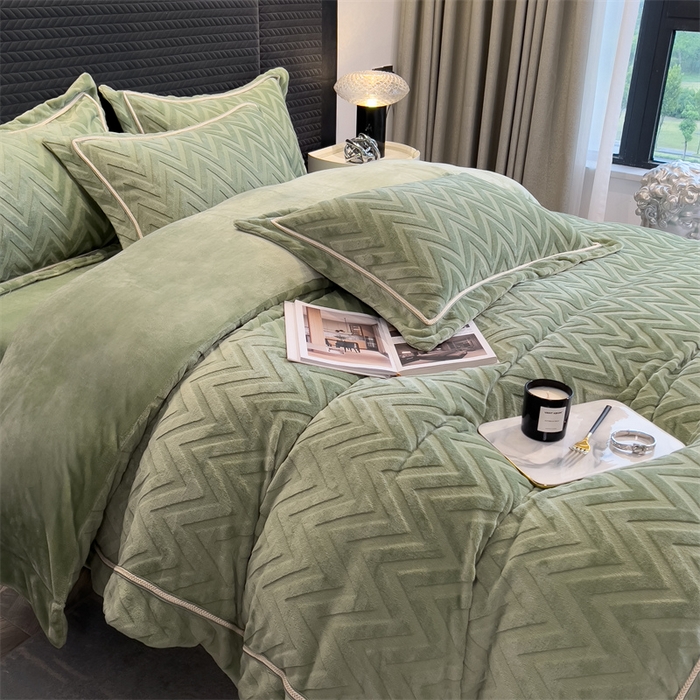 91家纺网 家纺一手货源 找家纺 丝幔家纺 2025新款W牛奶雕花绒四件套 W牛油果绿